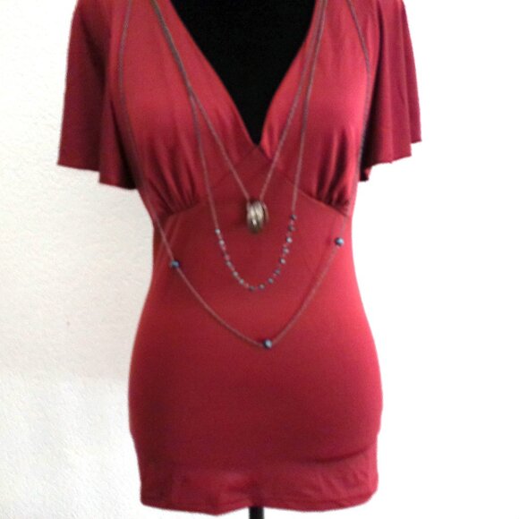 Forever 21, red color V-neck T-shirt with necklace, with rhinestones, crystal - Picture 6 of 12